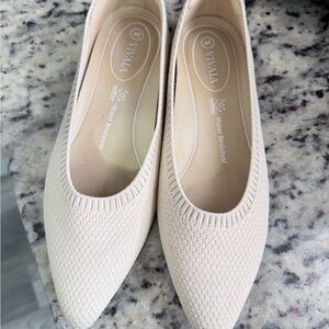 Women’s Cream Knit Pointed-Toe Flats